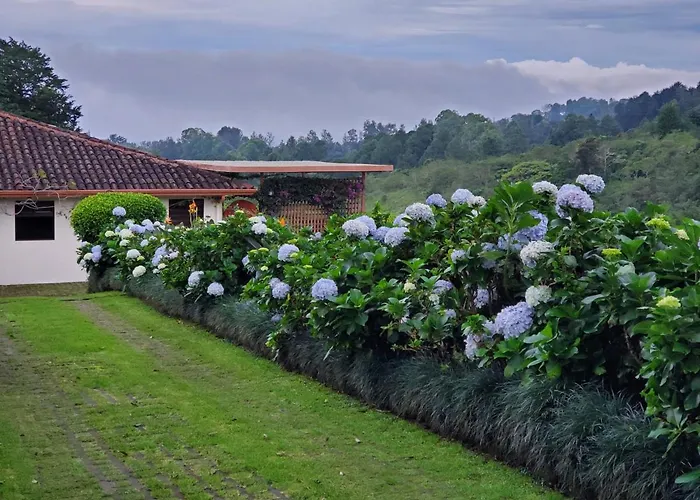 Finca Paraiso Mountain Retreat Near San Jose Airport